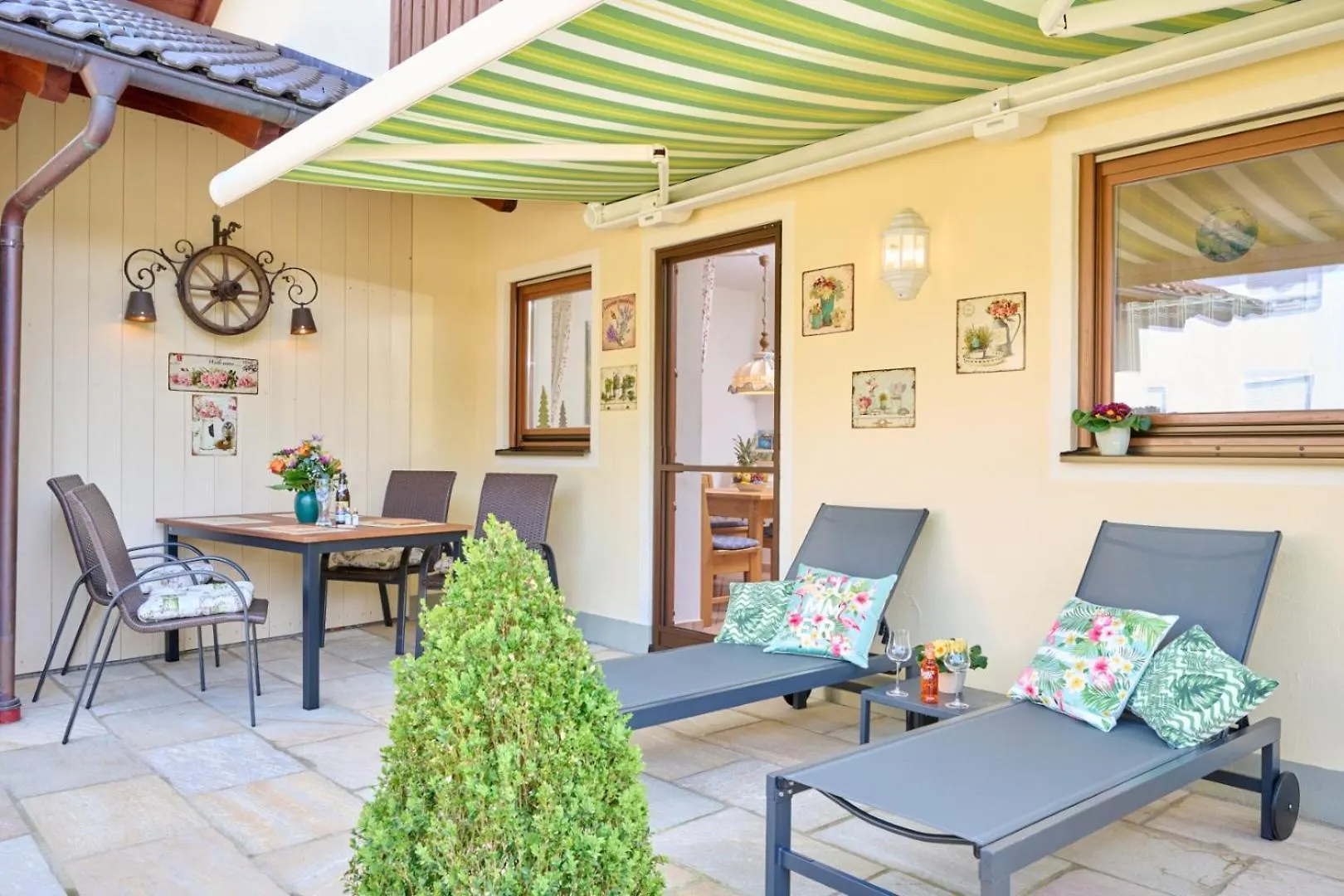 Alpenappartement Traumzeit - Pool / Eigene Terrasse / Garten Bernau am Chiemsee 0*,  Germania