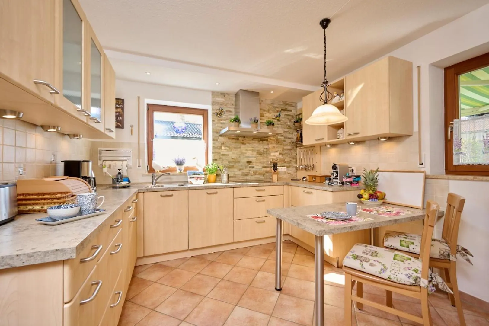 Alpenappartement Traumzeit - Pool / Eigene Terrasse / Garten بيرناو ام شيمسي شقة