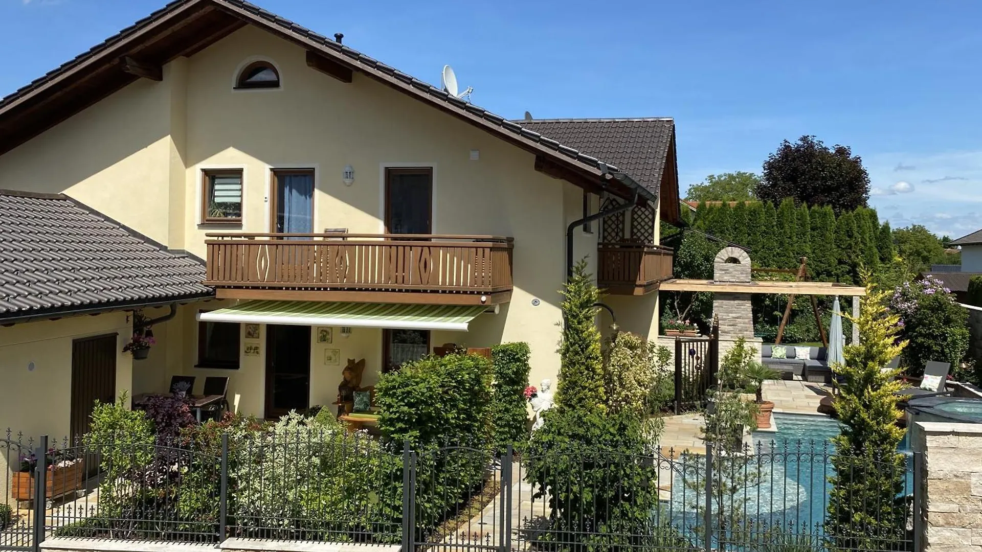 Alpenappartement Traumzeit - Pool / Eigene Terrasse / Garten بيرناو ام شيمسي