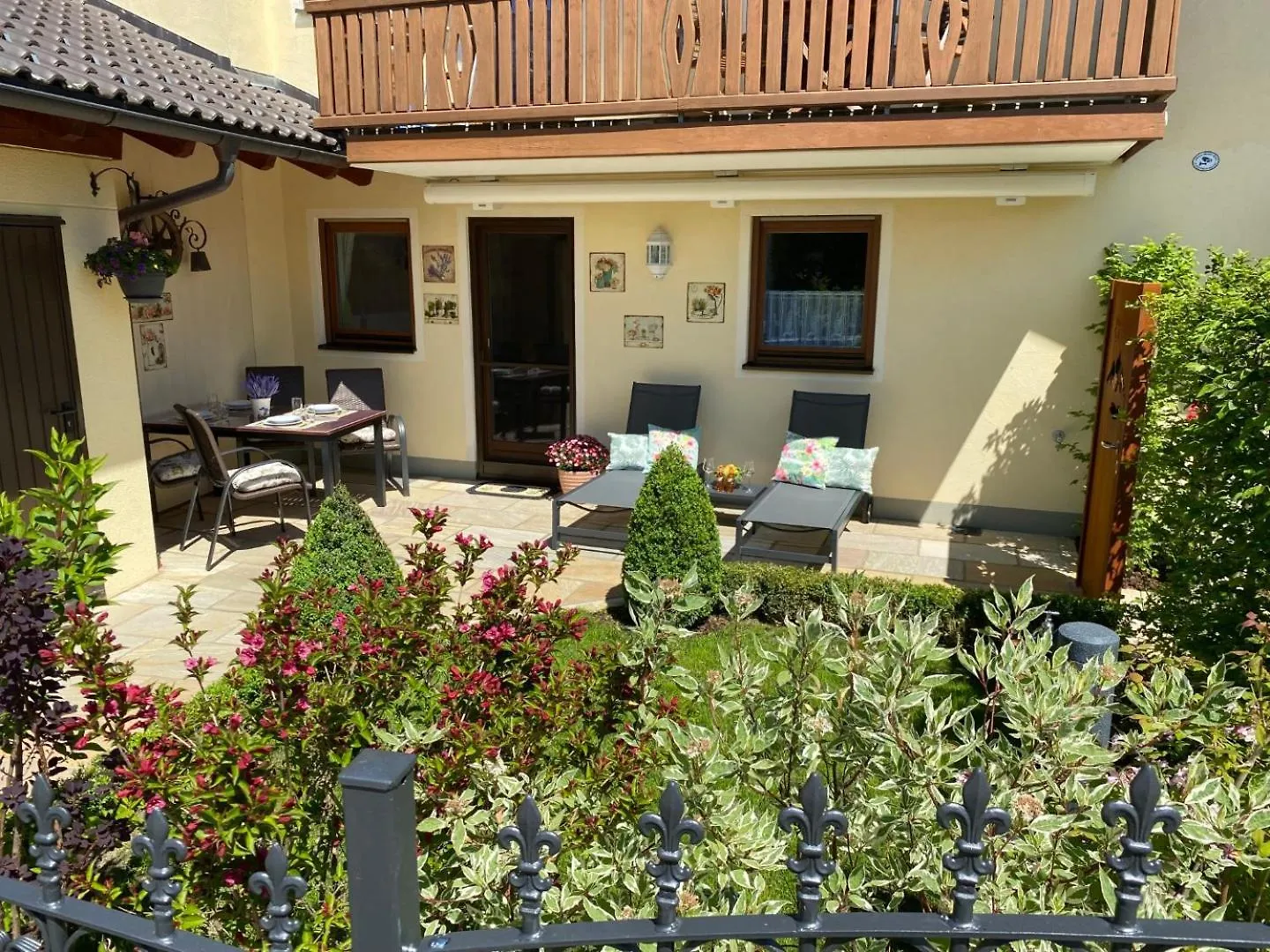 Alpenappartement Traumzeit - Pool / Eigene Terrasse / Garten Bernau am Chiemsee Apartment